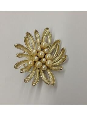 Vintage Gold Tone Floral Brooch with Faux Pearls